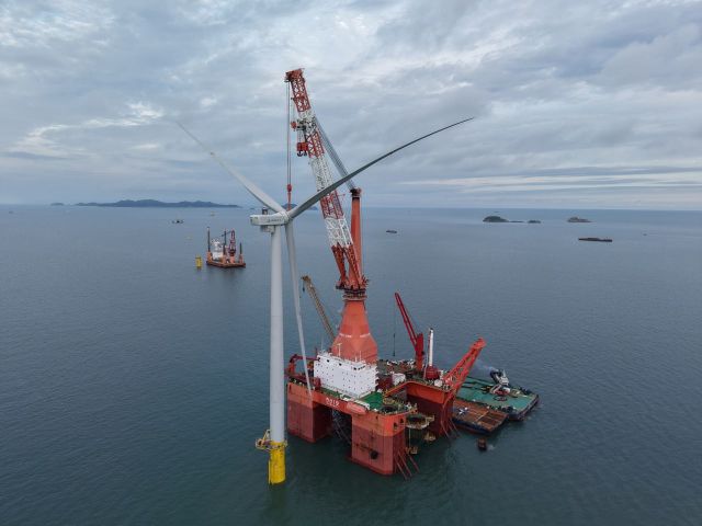 한산 1호 해상풍력발전기 설치공사 모습. 명운산업개발