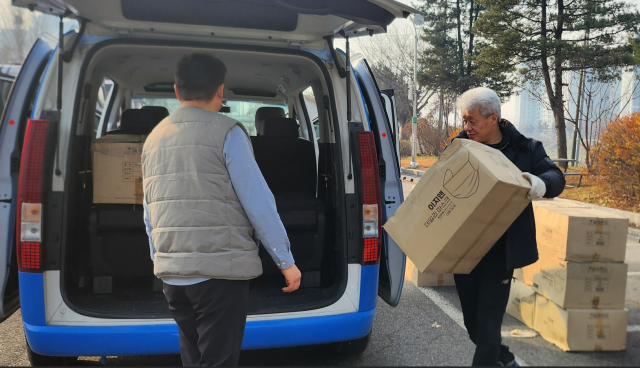 이지앤이 기부한 마스크를 4개 권역으로 배송하고 있다. 독자 제공