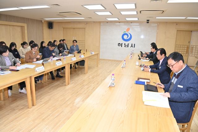 11일 하남시청 회의실에서 열린 ‘주요업무계획 보고회’에서 이현재 시장이 회의를 주재하고 있다. 하남시 제공
