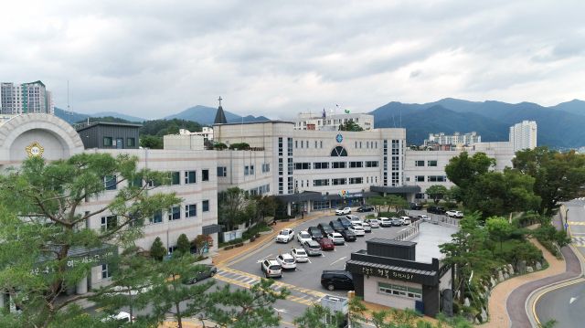 가평군청 전경. 가평군 제공