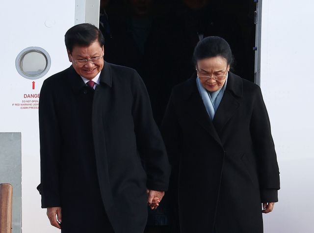 통룬 시술릿 라오스 국가주석 내외가 14일 이재명 대통령 초청으로 서울공항을 통해 공식 방한하고 있다. 연합뉴스