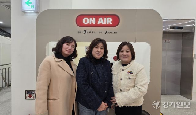 지난 1일 수원시미디어센터에서 만난 수원지역미디어 ‘이웃사촌’ 팀. (왼쪽부터)현성미, 김은영, 이유미 회원. 이나경기자