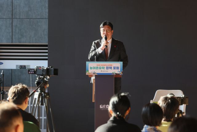 도성훈 인천시교육감이 ‘AI 주도 시대, 인간다움을 가르쳐주는 농어촌유학’을 주제로 강연하고 있다. 인천시교육청 제공