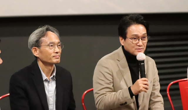 안민석 경기미래교육자치포럼 대표가 영화 ‘괜찮아, 앨리스’ 상영회 및 무비토크 콘서트에서 인사말을 하고 있다. 경기미래교육자치포럼 제공