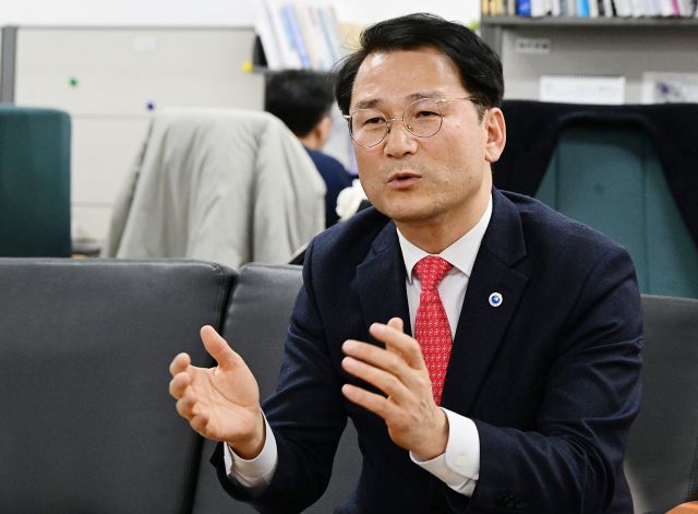 15일 신재경 정무부시장이 인천시청 기자실에서 간담회를 열고 취임 소감을 전하고 있다. 인천시 제공