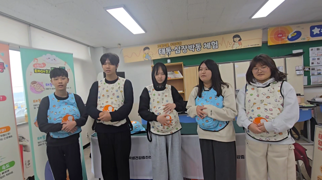 이천시 율면중학교에서 열린 ‘생명존중 체험 프로그램’에서 학생들이 수업에 참여하고 있다. 한국에듀누리교육 제공