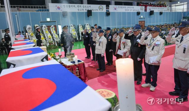 육군 5군단, 2025년 6·25 전사자 발굴 유해 합동영결식 [포토뉴스]