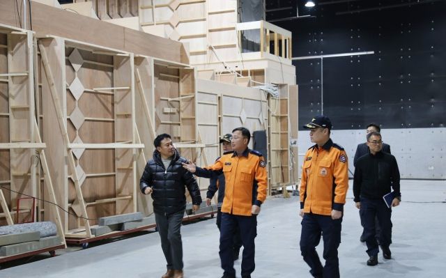 연천소방서가 16일 겨울철 화재 위험 증가 우려에 대비하기 위해 연천군 주요 화재취약시설에 대한 행정지도 실시했다. 연천소방서 제공