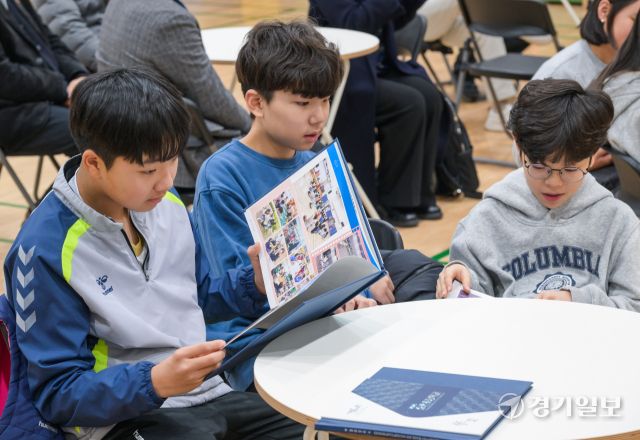 졸업생 9명, 그래도 앨범은 받았으면 [포토뉴스]