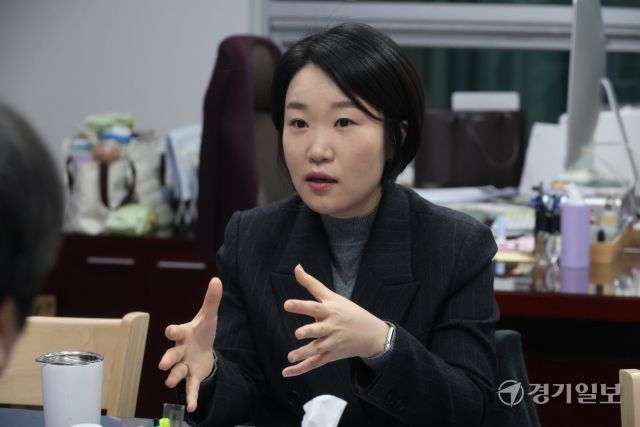 경기일보는 지난 16일 국회 예결위 여당 간사이자 경기도 지역구를 둔 유일한 예산소위 위원인 더불어민주당 이소영 의원을 인터뷰했다.