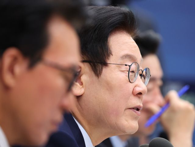 이재명 대통령이 17일 정부세종컨벤션센터에서 열린 산업부·지식재산처·중소벤처기업부 업무보고에서 발언하고 있다. 연합뉴스