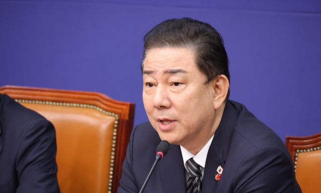 더불어민주당 김병기 원내대표가 1일 서울 여의도 국회에서 열린 최고위원회의에서 발언하고 있다.