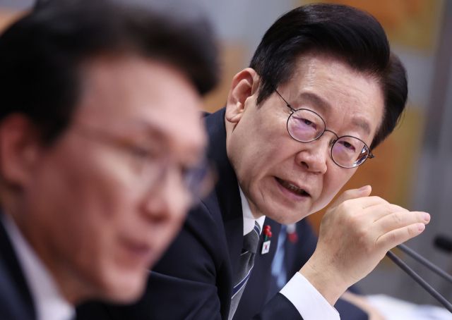 이재명 대통령이 19일 정부서울청사 별관에서 열린 금융위원회·공정거래위원회 업무보고에서 발언하고 있다. 연합뉴스