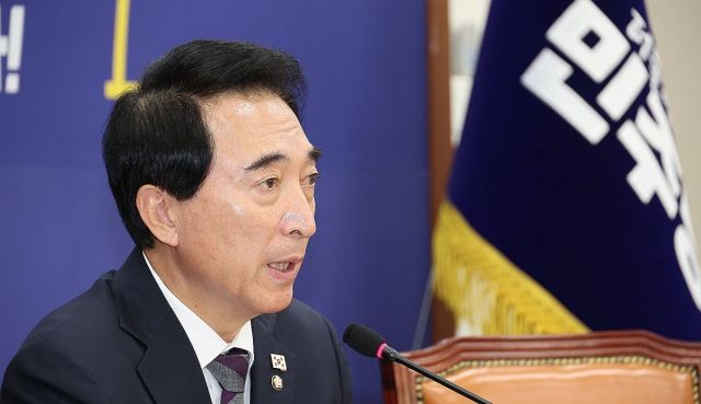 더불어민주당 박수현 수석대변인이 2일 서울 여의도 국회에서 기자간담회를 하고 있다. 연합뉴스