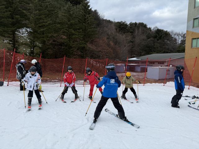 경기도체육회가 19일부터 이틀간 개최한 ‘설래(雪來)는 스키교실’ 현장. 경기도체육회 제공
