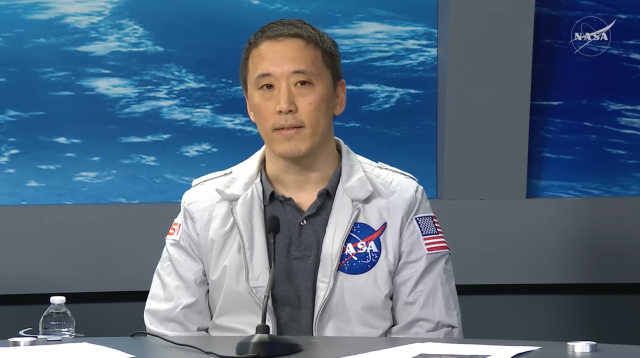 지구로 귀환 후 NASA 기자회견 참석한 조니 김. NASA 유튜브 채널 갈무리