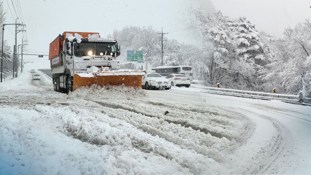 ▲제설차량 작업 모습. 엲합뉴스