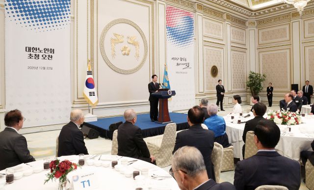 이재명 대통령이 22일 청와대 영빈관에서 열린 대한노인회 초청 오찬에서 발언하고 있다. 연합뉴스