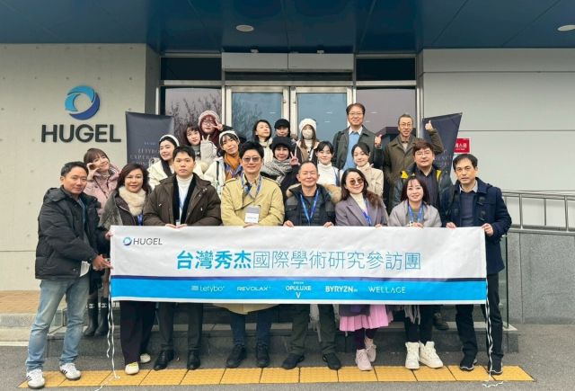 대만 의료진들이 휴젤의 레티보 교육이 끝난 후 기념촬영을 하고 있다. 휴젤