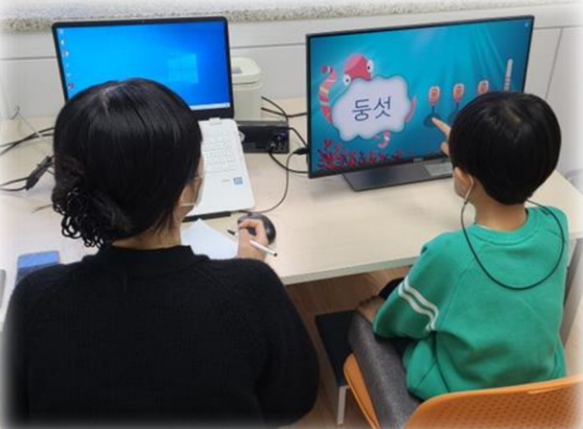 해오름 글참센터에서 한 학생이 난독현상 및 읽기 쓰기 진단 검사(KPST-C)를 받고 있다. 광명교육지원청 제공