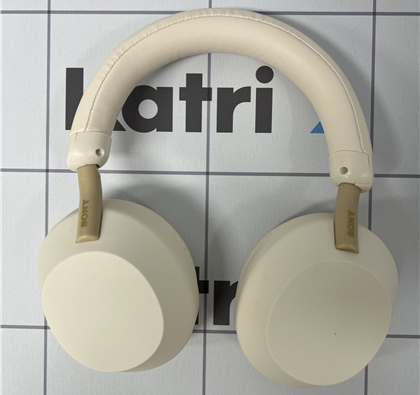 정품보다 싼 가격에 팔지지만 가짜로 확인된 헤드폰. 서울시 제공