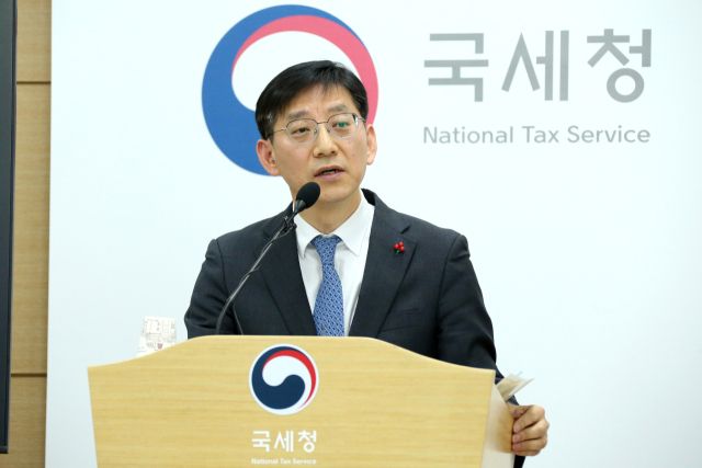 안덕수 국세청 조사국장이 23일 국세청에서 시장 교란행위 탈세자 세무조사 발표를 하고 있다. 국세청 제공