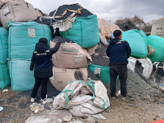 안성시가 폐기물 사업장을 대상으로 지도·점검을 벌이고 있다. 안성시 제공