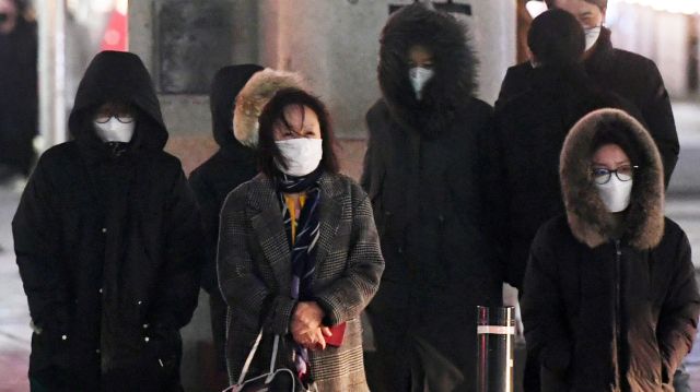 강추위 속에 걸어가는 시민들. 경기일보 DB