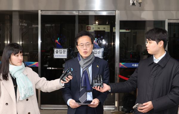 '국회 패스트트랙' 판결 뒤 입장 밝히는 박주민 의원. 연합뉴스