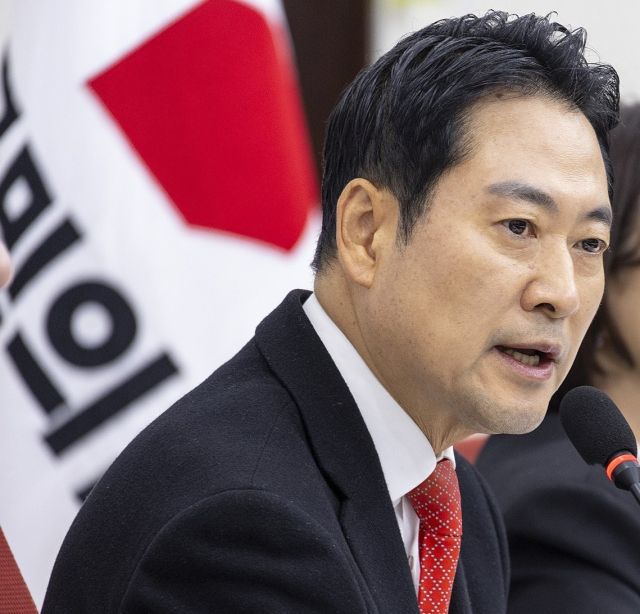 민의힘 장동혁 대표가 28일 국회에서 열린 기자간담회에서 통일교 특검과 내란전담재판부법, 민주당의 3대 특검 종합 특별검사 추진과 관련한 발언을 하고 있다. 연합뉴스