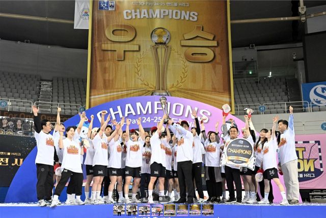 지난 시즌 여자 핸드볼 H리그에서 2연속 통합우승을 달성한 광명 SK슈가글라이더즈. 핸드볼연맹 제공