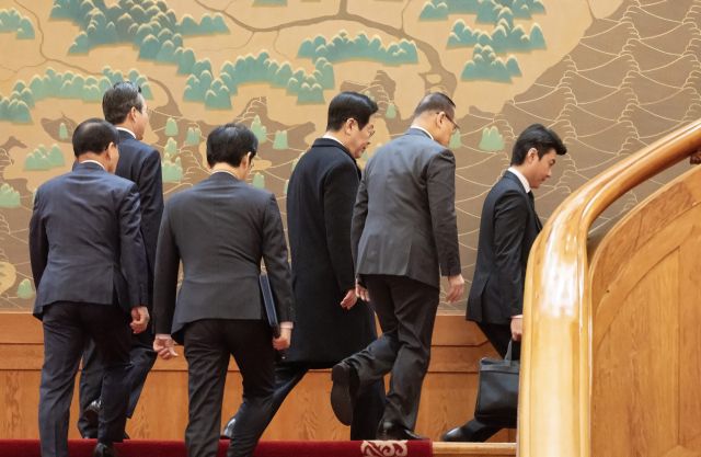 이재명 대통령이 29일 대통령실 이전 작업이 마무리된 청와대 본관으로 첫 출근하고 있다. 연합뉴스