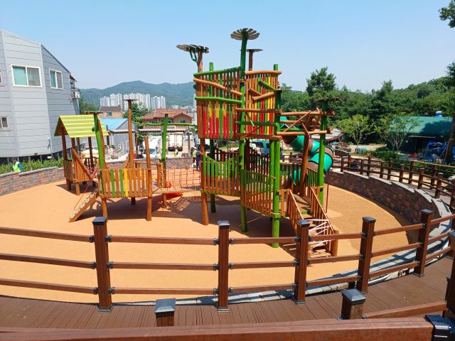 과천시가 올해 새롭게 조성한 주암동 상삼포 어린이 공원 모습. 과천시 제공