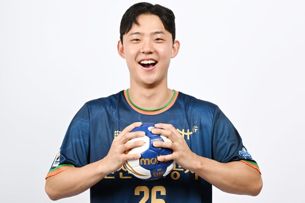 남자 핸드볼 H리그 인천도시공사 선두 돌풍의 주역 김진영. 한국핸드볼연맹 제공