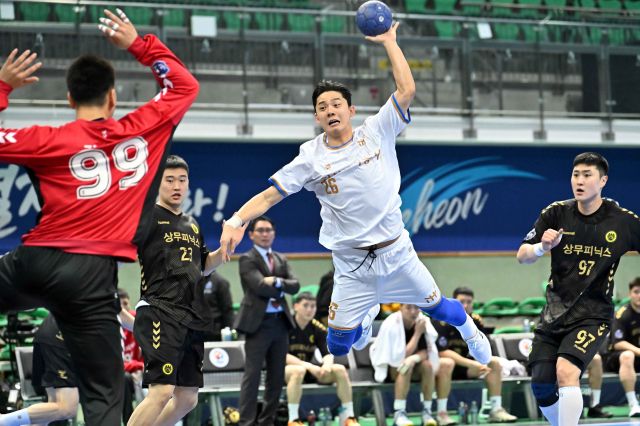 인천도시공사의 김진영은 시즌 초반 득점·도움 부문서 모두 선두를 달리고 있다. 한국핸드볼연맹 제공