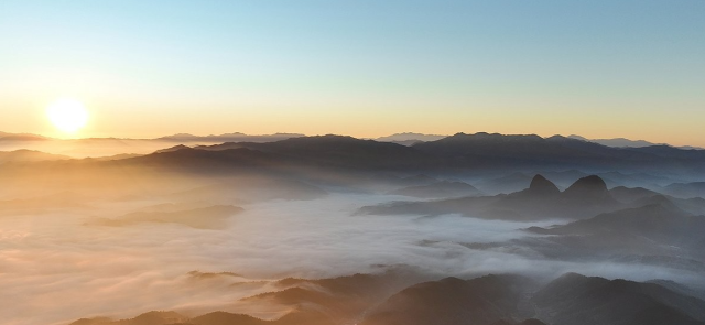 지난 12월 18일 마이산 일출. 연합뉴스