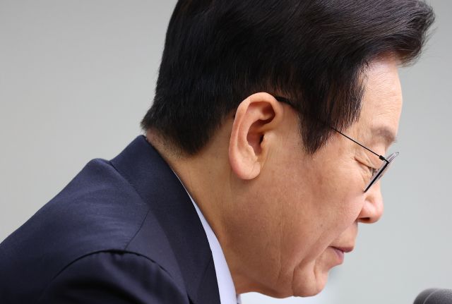 이재명 대통령이 4일 용산 대통령실에서 열린 수석보좌관회의에서 발언하고 있다. 연합뉴스