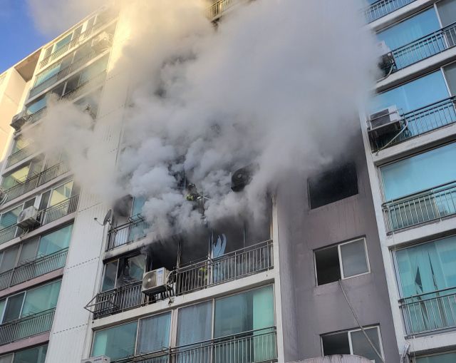 평택시 지산동 아파트 화재 현장 모습. 송탄소방서 제공