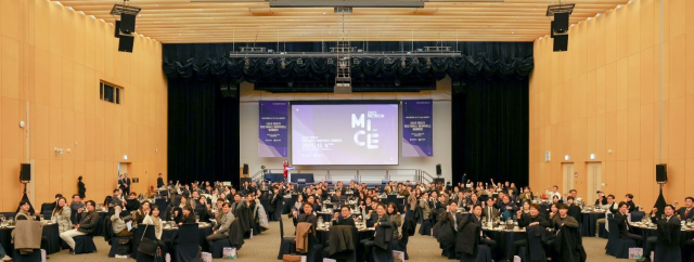 최근 인천 연수구 송도컨벤시아에서 열린 ‘2025 인천 마이스 데이’ 행사를 마치고 참석자들이 기념촬영을 하고 있다. 인천시 제공