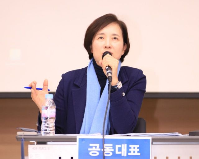 유은혜 경기교육이음포럼 공동대표가 화성 토론회에서 인사말을 하고 있다. 경기교육이음포럼 제공