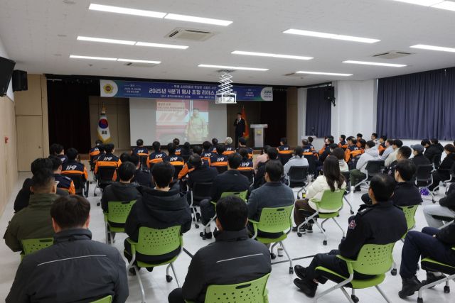 안양소방서(서장 김지한)는 8일 소방서 3층 대회의실에서 명사 특강을 개최했다. 안양소방서 제공