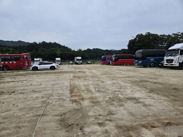 의정부시가 군부대 유휴부지를 활용해 조성한 임시주차장. 경기도 제공