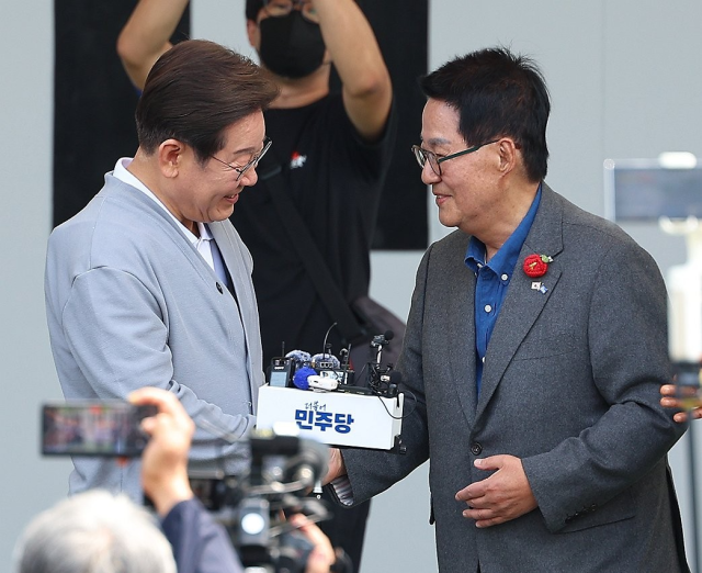 이재명 대통령과 박지원 더불어민주당 의원. 연합뉴스