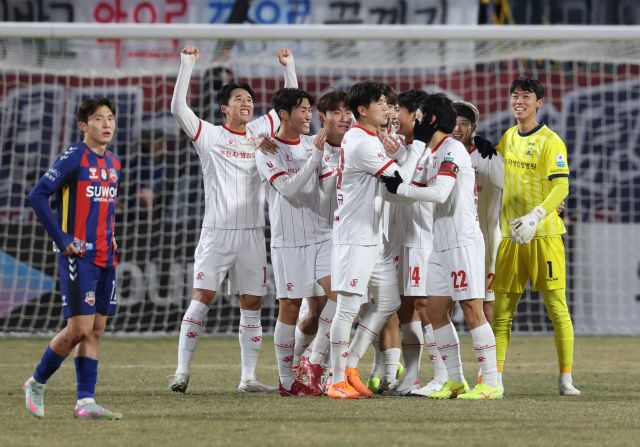 부천이 창단 18년 만에 첫 K리그1 승격의 역사를 쓴 가운데, ‘공격 축구’가 그 원동력으로 꼽힌다. 연합뉴스