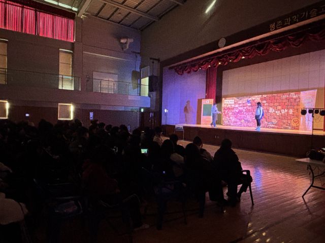 안양 평촌과학기술고교가 3학년 학생들을 대상으로 ‘우리의 첫 출근 연습, 팀워크로 완성하다’를 진행하고 있다'. 안양과천교육지원청 제공.