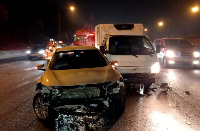 11일 오전5시45분께 제2경인고속도로에서 차량 6대가 연쇄추돌했다. 인천소방본부제공