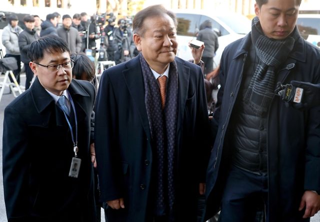 이상민 전 행정안전부 장관이 11일 서울 종로구 헌법재판소에서 열린 윤석열 대통령 탄핵심판 7차 변론에 출석하기 위해 심판정으로 향하고 있다. 연합뉴스