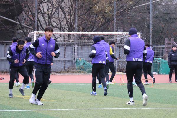 K리그1 데뷔 첫 해인 2025시즌 새로운 도약을 준비하고 있는 FC안양 선수단.FC안양 구단 제공