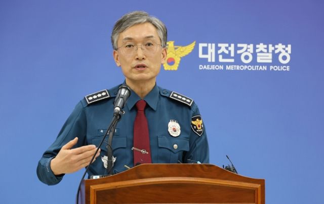 11일 오후 대전서부경찰서에서 육종명 서장이 대전 초등학교 김하늘양 피살사건 경찰 조사와 관련해 브리핑을 진행하고 있다. 연합뉴스