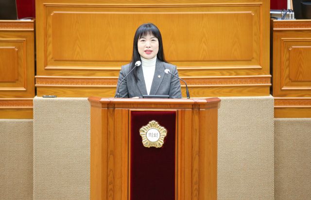 안양시의회 장경술 의원(더불어민주당)이 12일 제300회 임시회에서 5분 발언을 하고 있다. 안양시의회 제공